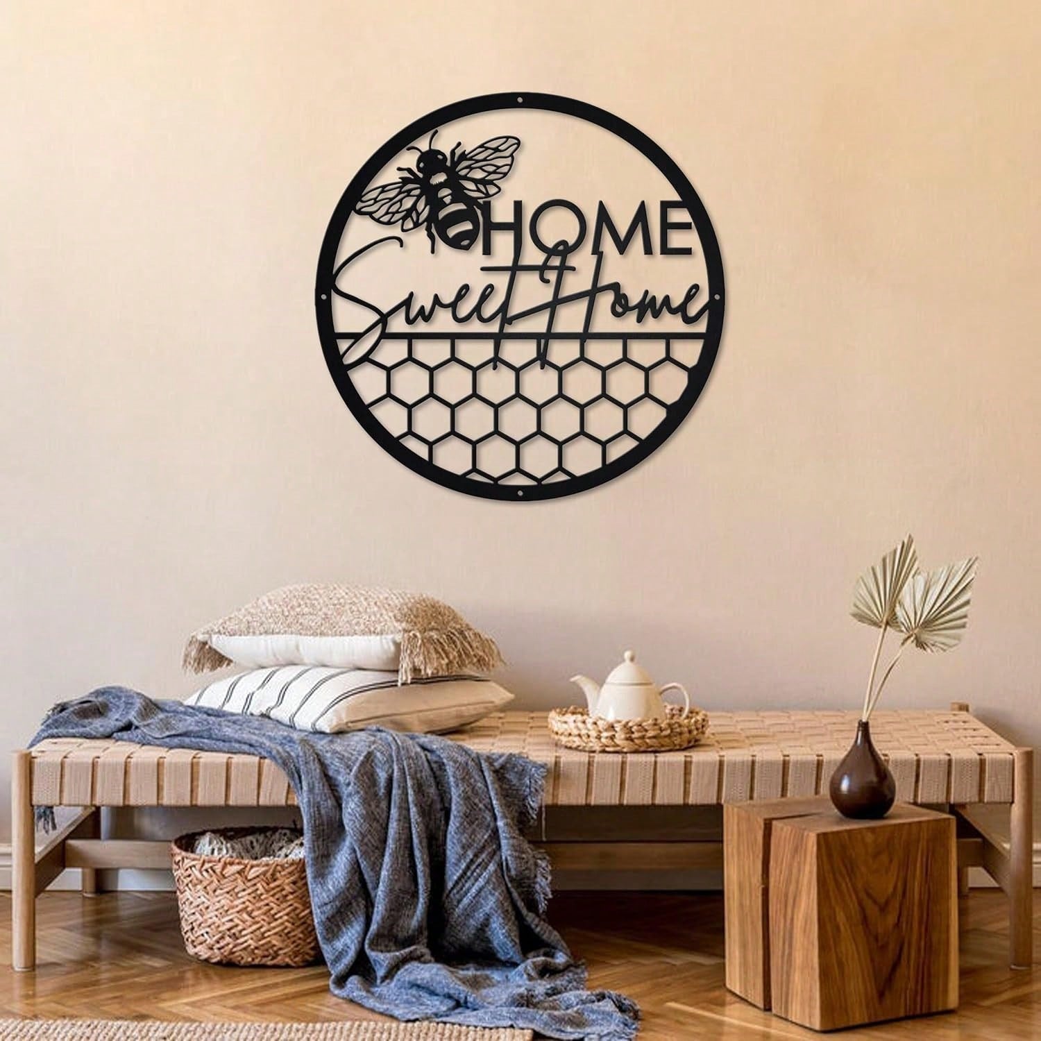 1件黑色蜂窝金属墙饰，适用于客厅、花园、卧室、办公室等家居墙面装饰。简约美观，为您的空间增添别样风情，是馈赠佳品。