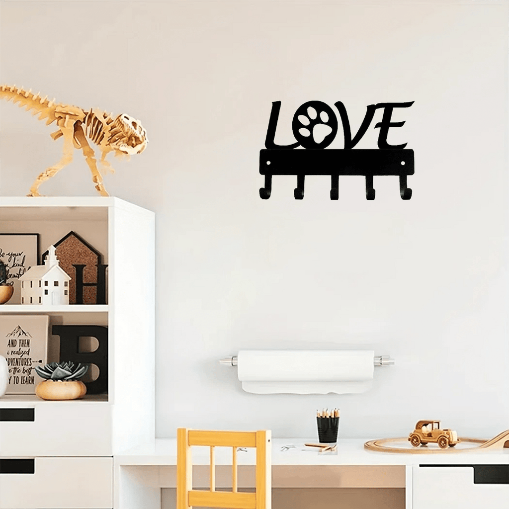 1. Valentine's Day love metal key hook wall decoration. Add interest and practicality to the space. Exquisite design makes your life more convenient and orderly. Suitable for rooms, bathrooms, entrances, cloakrooms and other places.