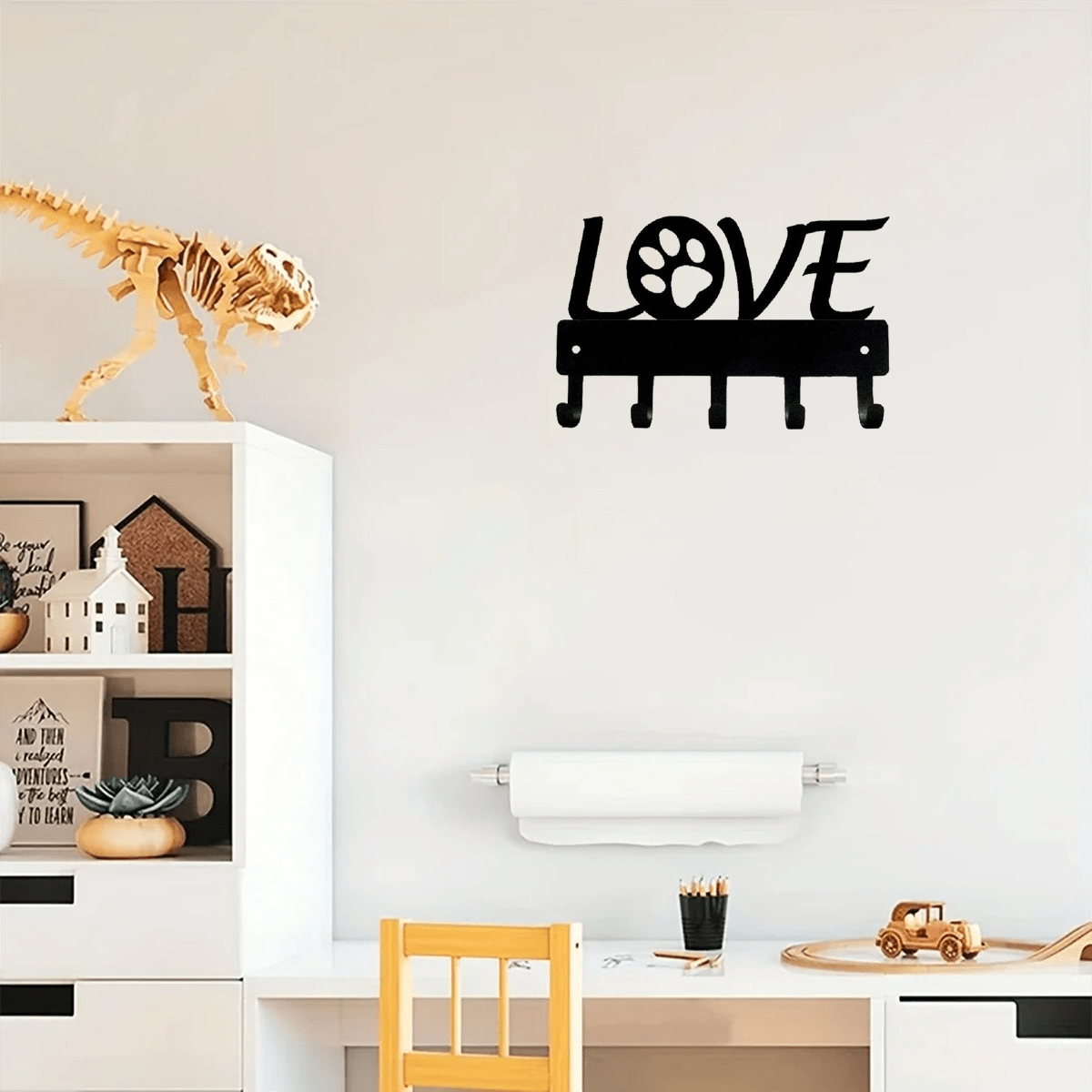 1. Valentine's Day love metal key hook wall decoration. Add interest and practicality to the space. Exquisite design makes your life more convenient and orderly. Suitable for rooms, bathrooms, entrances, cloakrooms and other places.