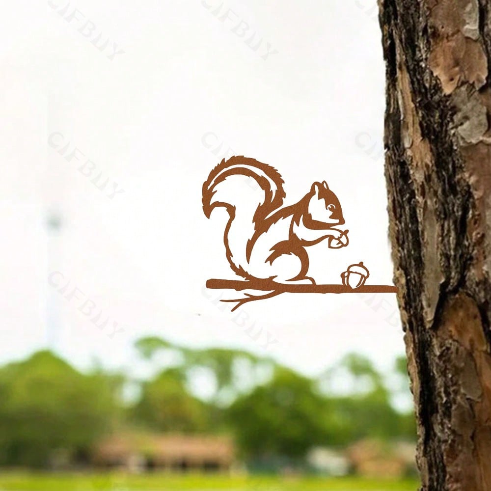 An embroidered squirrel guardian nut outdoor garden tree insert can be placed in various places such as courtyards and gardens to add an artistic touch to the garden. It is a fine outdoor garden decoration.