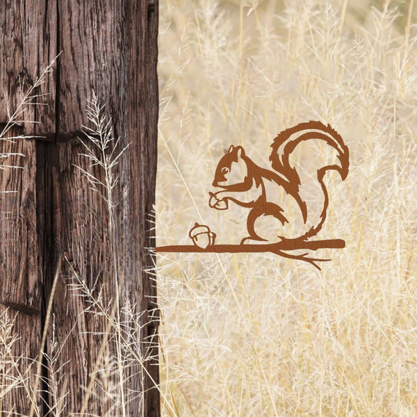 An embroidered squirrel guardian nut outdoor garden tree insert can be placed in various places such as courtyards and gardens to add an artistic touch to the garden. It is a fine outdoor garden decoration.