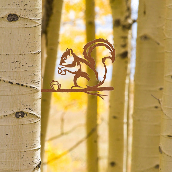 An embroidered squirrel guardian nut outdoor garden tree insert can be placed in various places such as courtyards and gardens to add an artistic touch to the garden. It is a fine outdoor garden decoration.