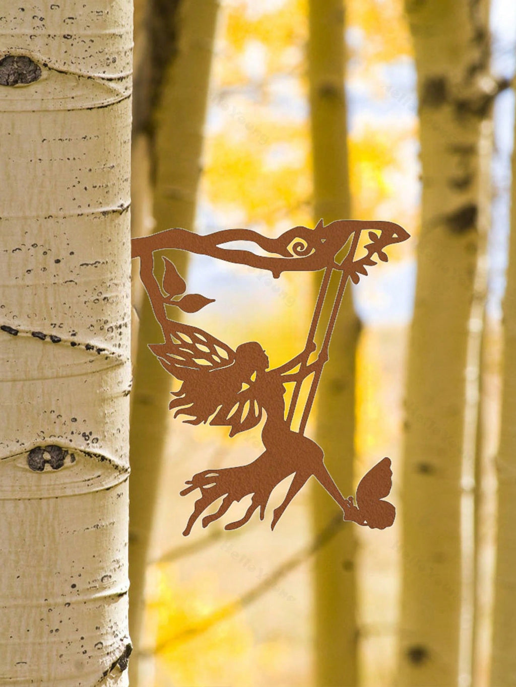 This brightly colored metal tree ornament, adorned with adorable elves, is a striking garden ornament. They are perfect for a variety of patios and garden landscapes, enhancing the artistic charm of the space and making a great gift choice.