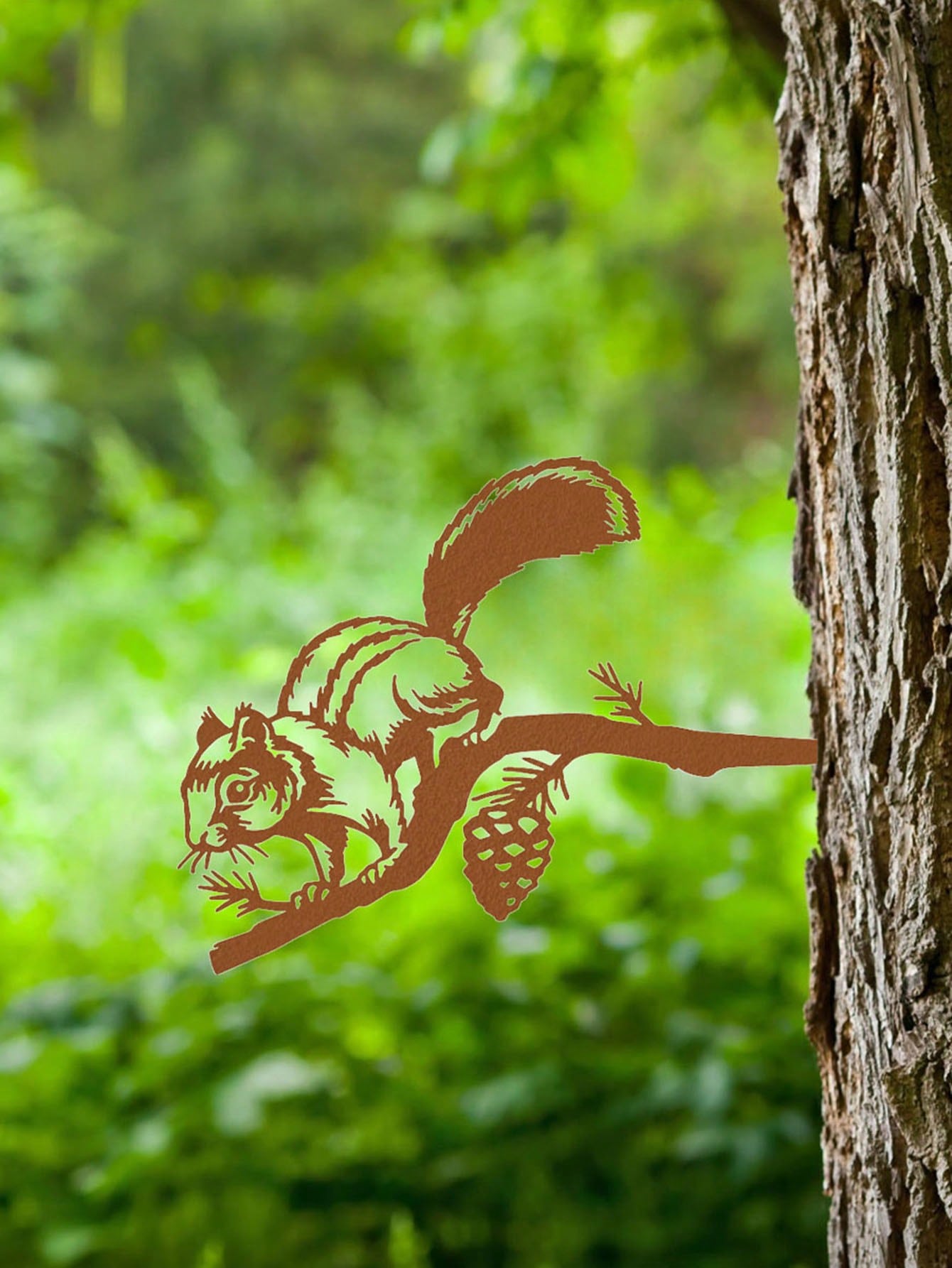 A stunning wildlife metal tree ornament, eye-catching garden decoration, perfect for patios and gardens, adds artistic charm and is a great gift.