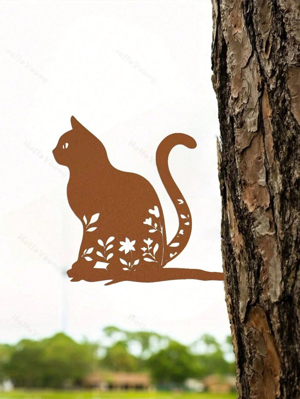 A stunning wildlife metal tree ornament, eye-catching garden decoration, perfect for patios and gardens, adds artistic charm and is a great gift.