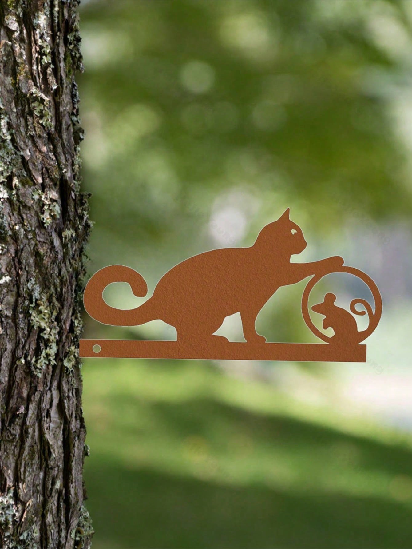 A stunning wildlife metal tree ornament, eye-catching garden decoration, perfect for patios and gardens, adds artistic charm and is a great gift.