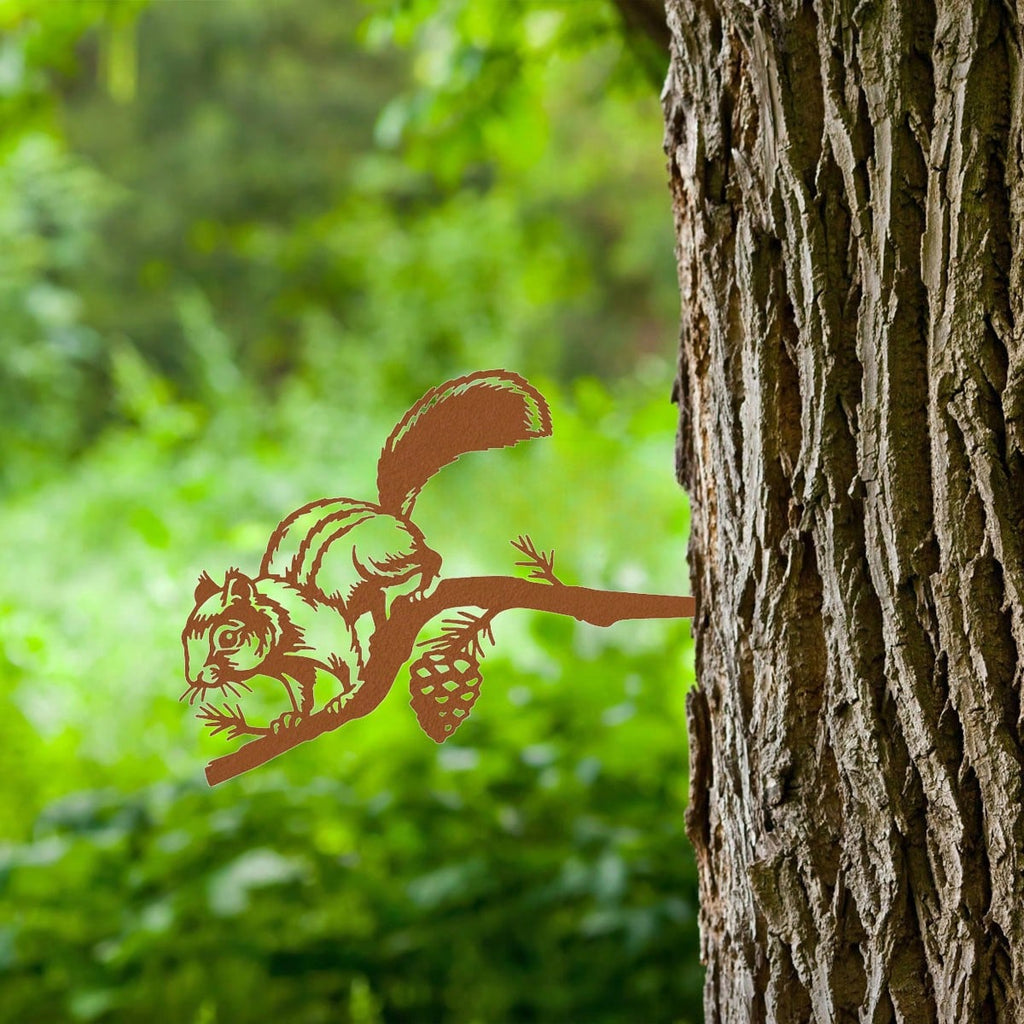 A stunning wildlife metal tree ornament, eye-catching garden decoration, perfect for patios and gardens, adds artistic charm and is a great gift.