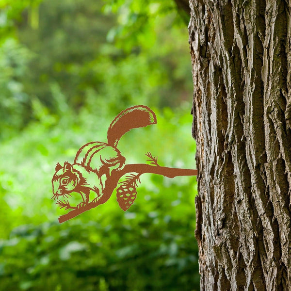 A stunning wildlife metal tree ornament, eye-catching garden decoration, perfect for patios and gardens, adds artistic charm and is a great gift.