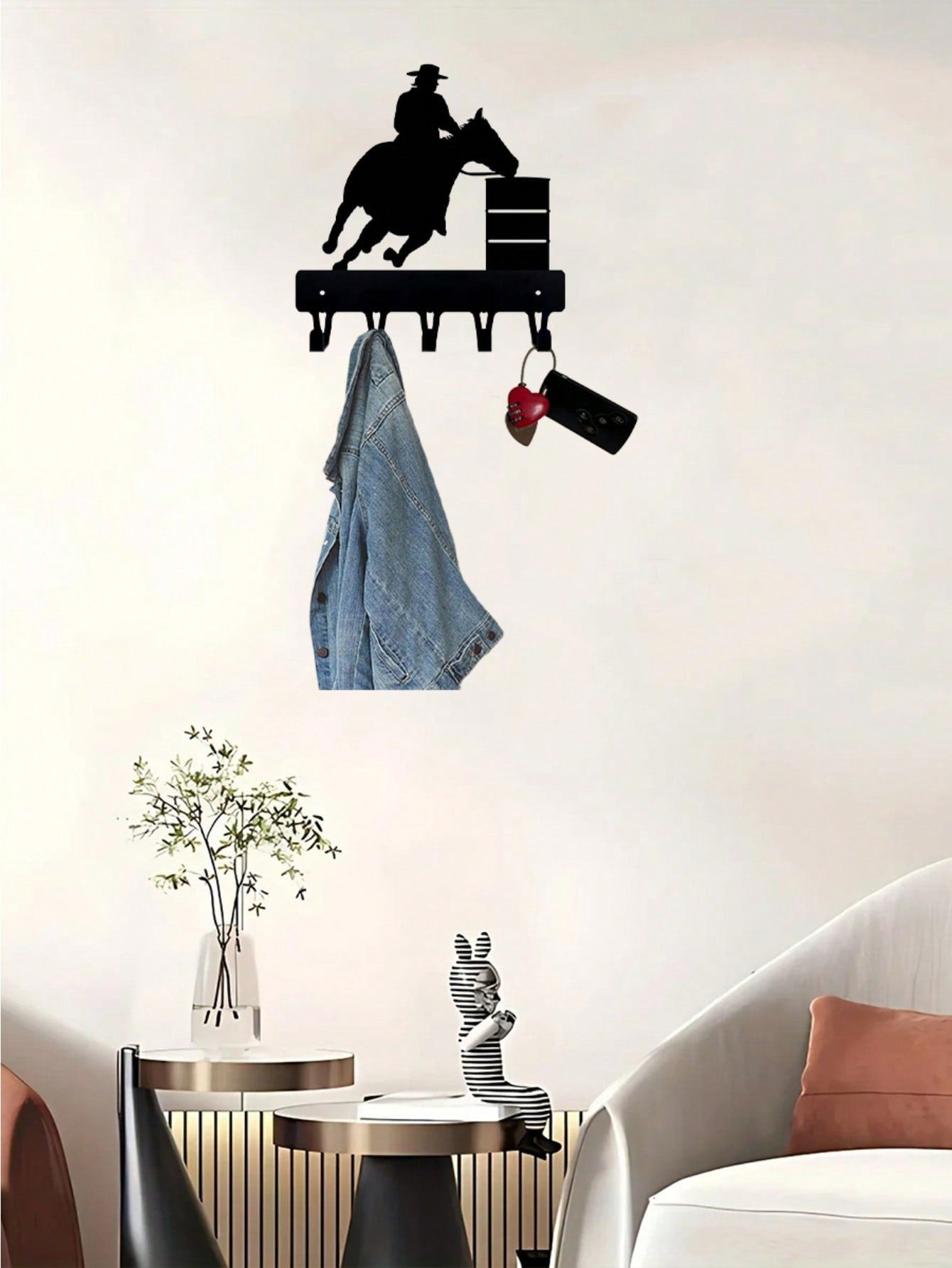 A black metal home decoration riding character shape hook can be hung in bedrooms, living rooms, offices and other places, with a beautiful meaning. It can be used as a personalized gift and is also suitable for kitchen storage.