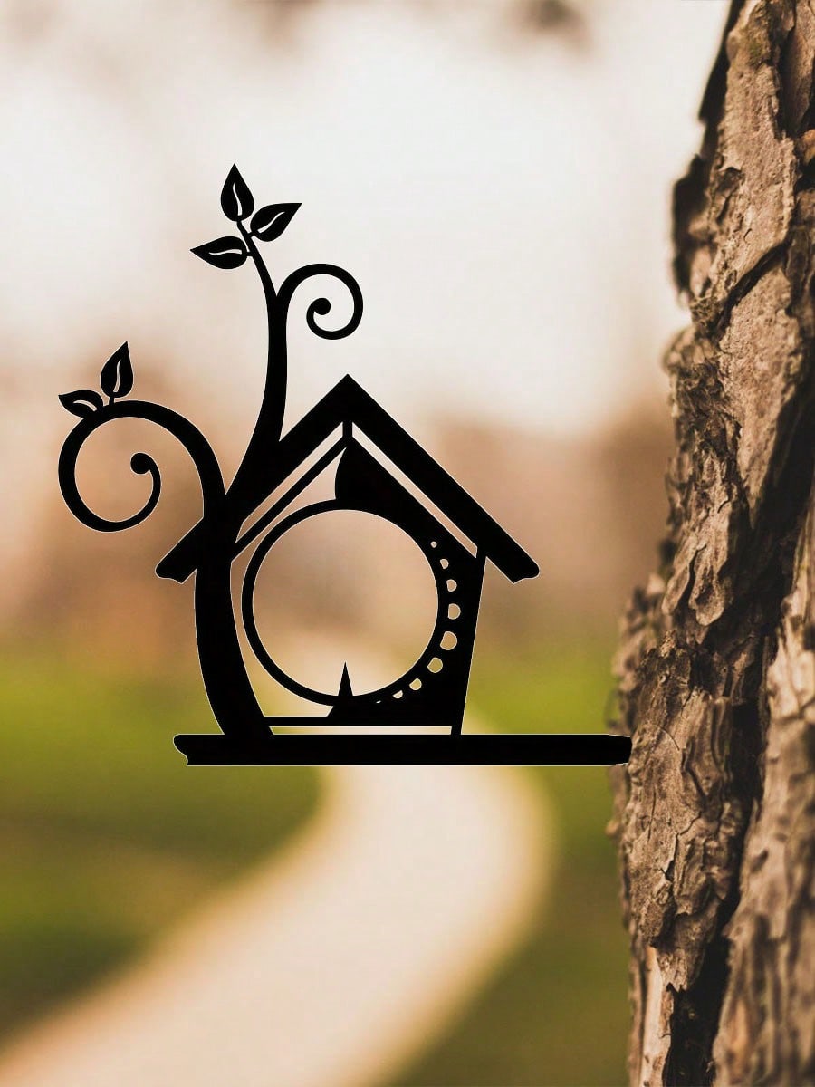 A black metal ball garden art set that can be used as a unique tree-mounted patio art decoration and garden decoration, making an ideal gift for a new house move with a natural style.