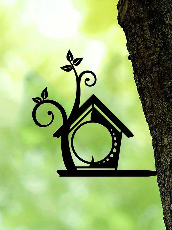A black metal ball garden art set that can be used as a unique tree-mounted patio art decoration and garden decoration, making an ideal gift for a new house move with a natural style.