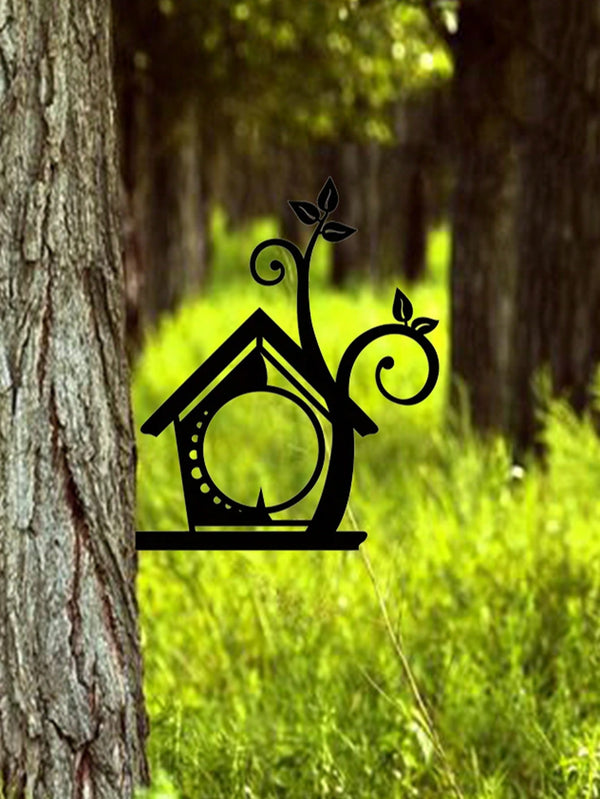 A black metal ball garden art set that can be used as a unique tree-mounted patio art decoration and garden decoration, making an ideal gift for a new house move with a natural style.