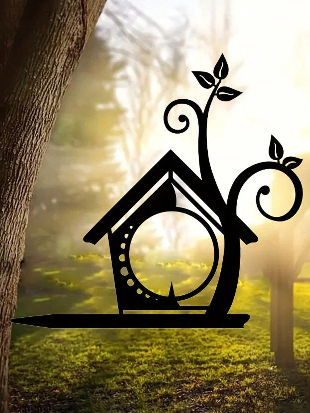 A black metal ball garden art set that can be used as a unique tree-mounted patio art decoration and garden decoration, making an ideal gift for a new house move with a natural style.