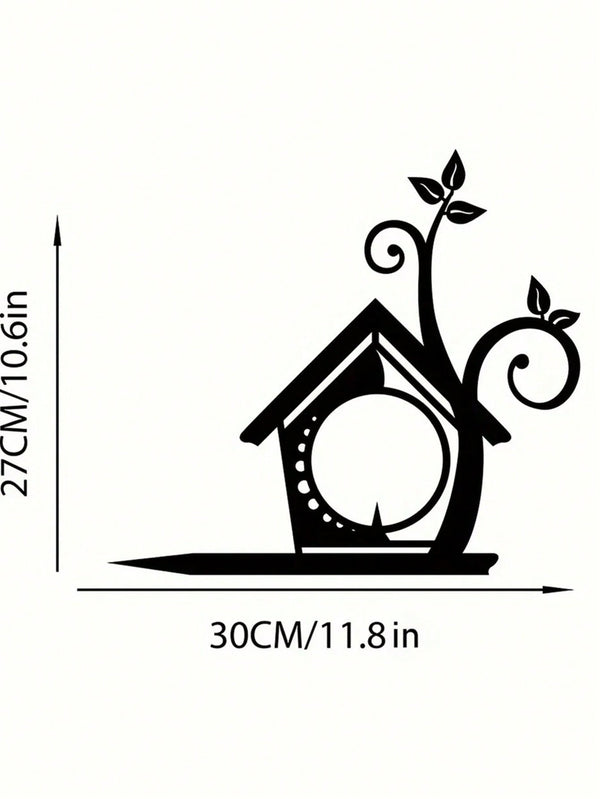 A black metal ball garden art set that can be used as a unique tree-mounted patio art decoration and garden decoration, making an ideal gift for a new house move with a natural style.