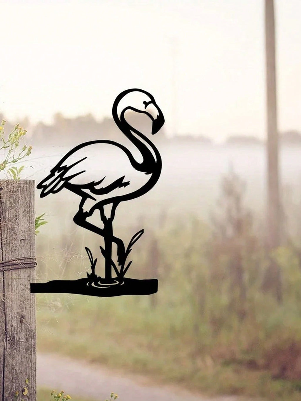 1 piece of black metal wrought iron goose-shaped home decoration for gardening. As a personalized gift, it can add life and vitality to your yard and garden.