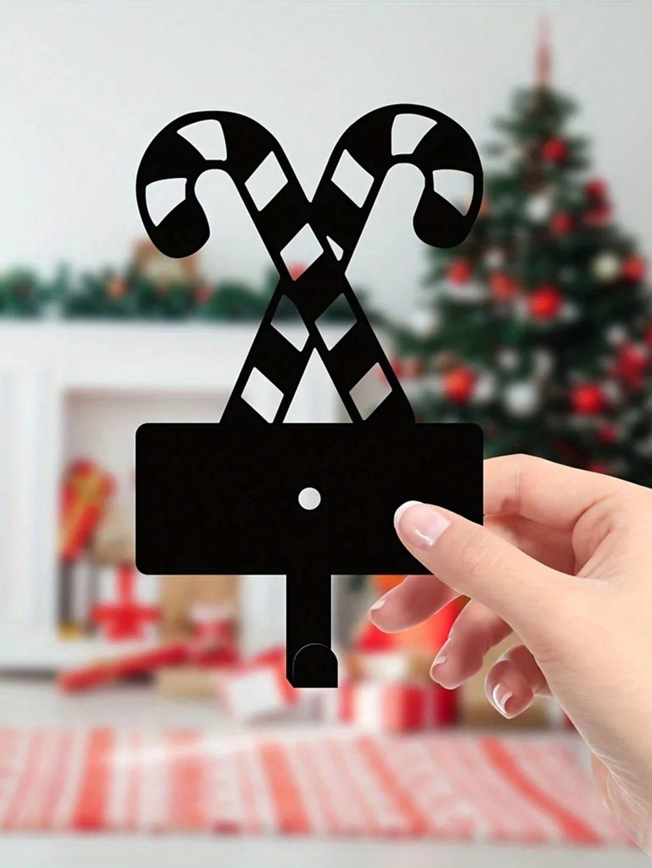 A cute Christmas gingerbread man metal key hook, festive Christmas decorations, wall-mounted hooks, stylish iron bathroom towel hooks, and charming scene decorations. Main image