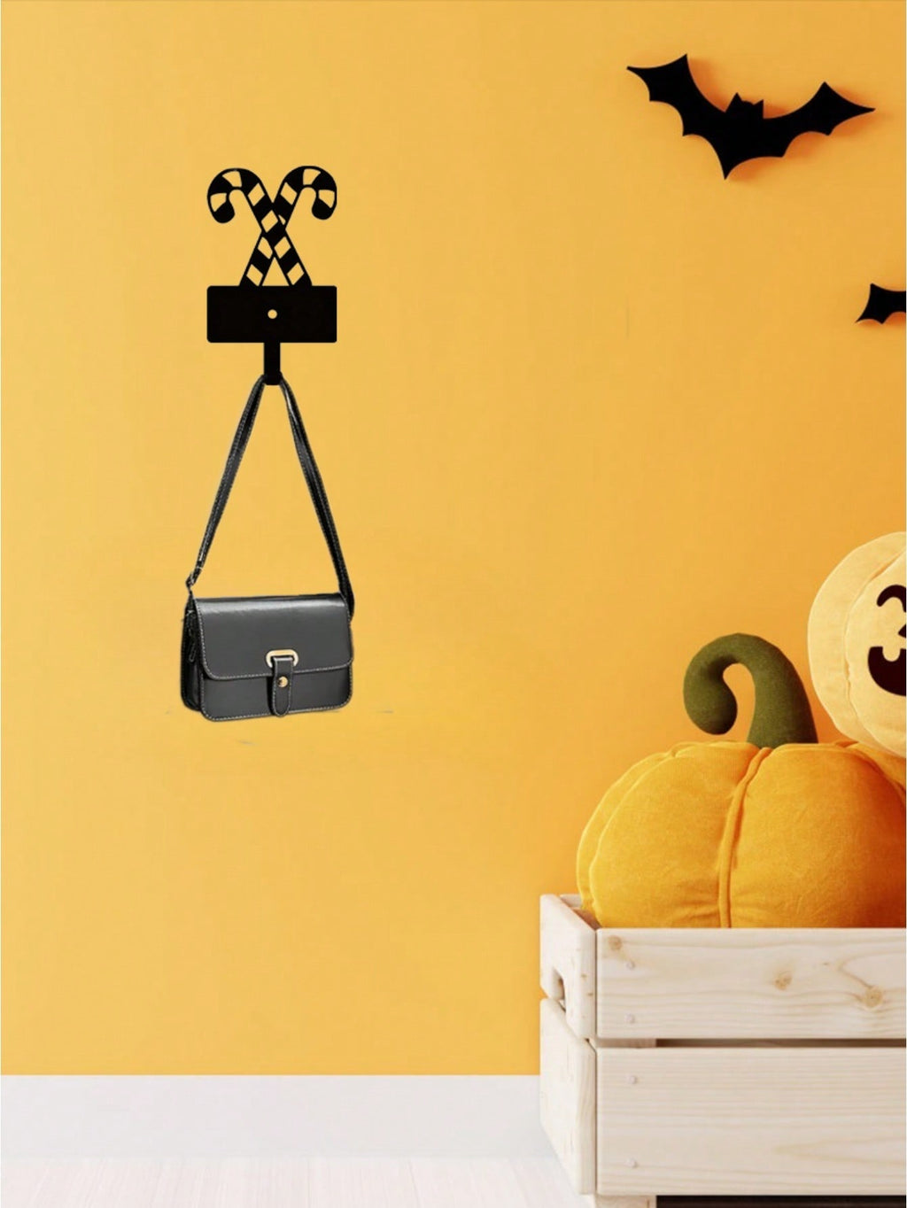 A cute Christmas gingerbread man metal key hook, festive Christmas decorations, wall-mounted hooks, stylish iron bathroom towel hooks, and charming scene decorations.
