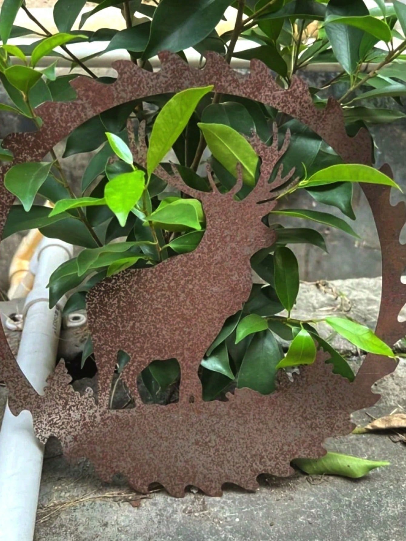 1 Piece Of Rusty Deer Iron Crafts, Adding Natural Wildness And Retro Charm To The Garden, Becoming A Beautiful Scenery In The Courtyard - Suitable For Metal Wall Decoration Of Outdoor Garden Courtyard