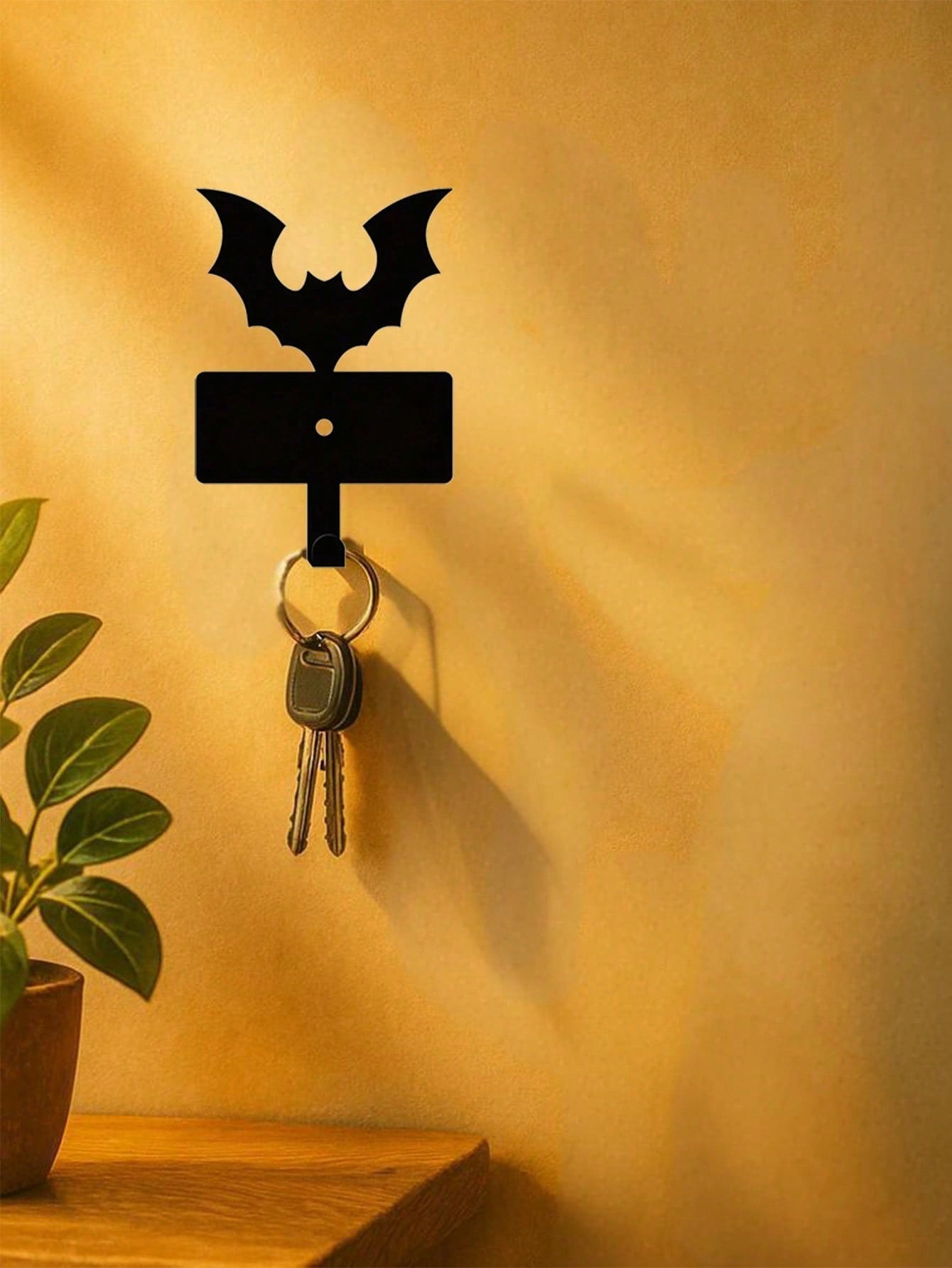1 Scary Halloween Bat Keychain - Durable metal key holder with a cute vampire bat design. Perfect for organizing keys, belts, wallets, waistbands, umbrellas, and towels. Add a playful and practical Halloween decoration to your space. Suitable for modern h