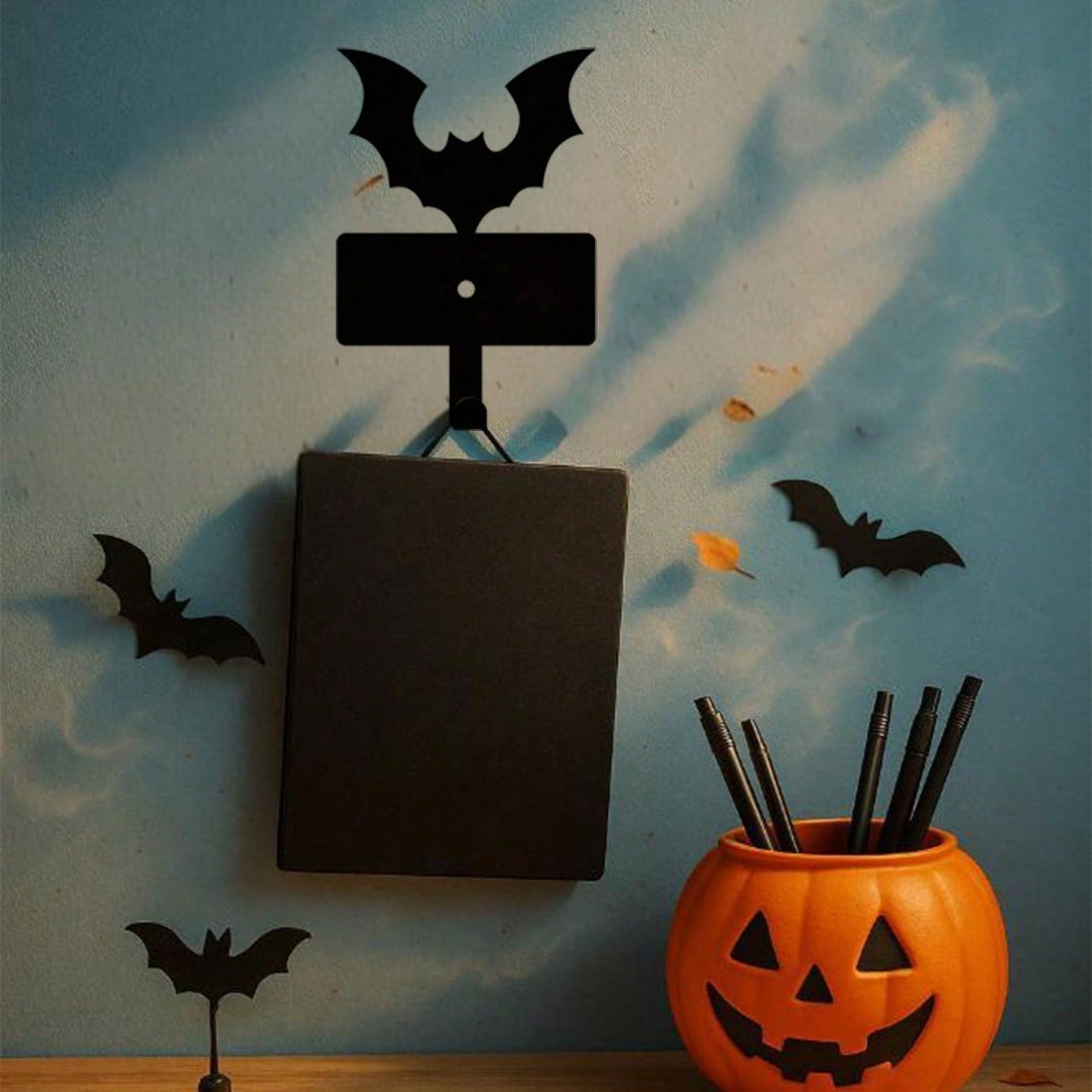 1 Scary Halloween Bat Keychain - Durable metal key holder with a cute vampire bat design. Perfect for organizing keys, belts, wallets, waistbands, umbrellas, and towels. Add a playful and practical Halloween decoration to your space. Suitable for modern h