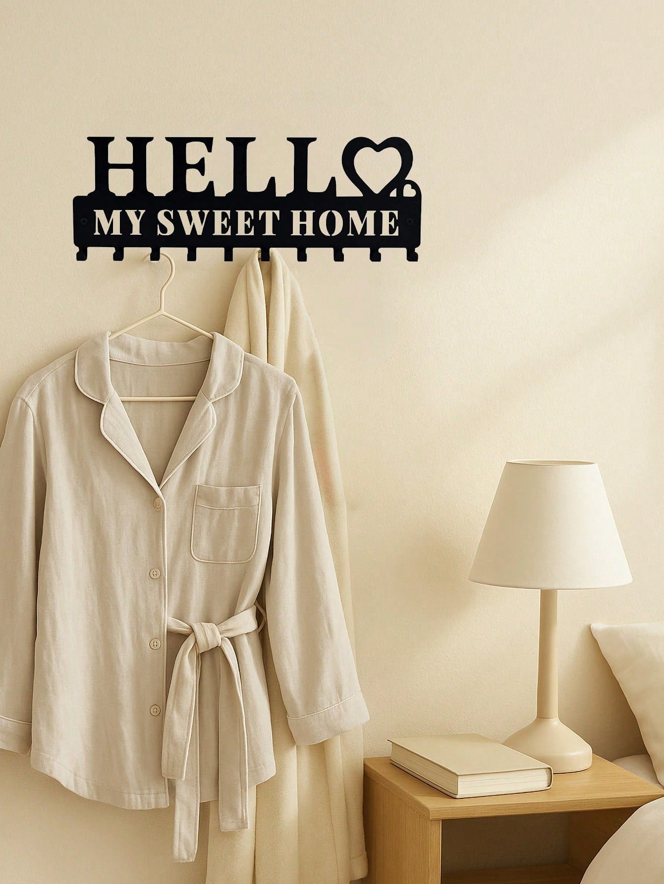 1pc Metal Welcome Keychain Holder - Wall-Mounted Key Hook Rack In Black. Features A Welcome Sign Design, Perfect For Organizing Entryways In Living Rooms, Bedrooms, Or Offices. Ideal For Key Storage And Hanging Keychains.