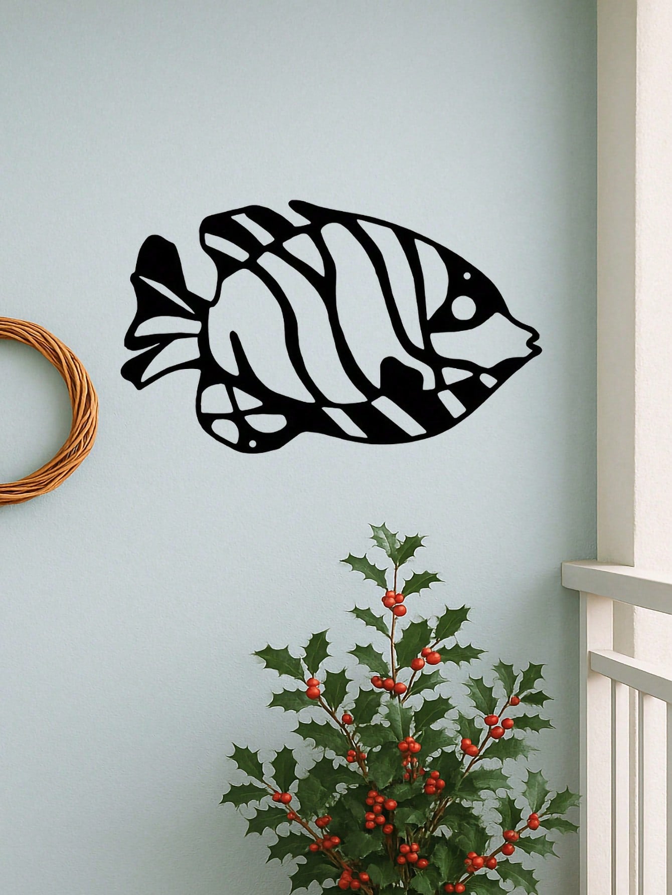 1PC Whimsical Ugly Fish Metal Wall Art - Laser Cut Wrought Iron Sculpture with Unique Character, Playful Underwater Decor for Garden & Nursery, Conversation Starter Gift, Suitable for Christmas, Halloween, Thanksgiving, Valentine's Day Gifts, Suitable for