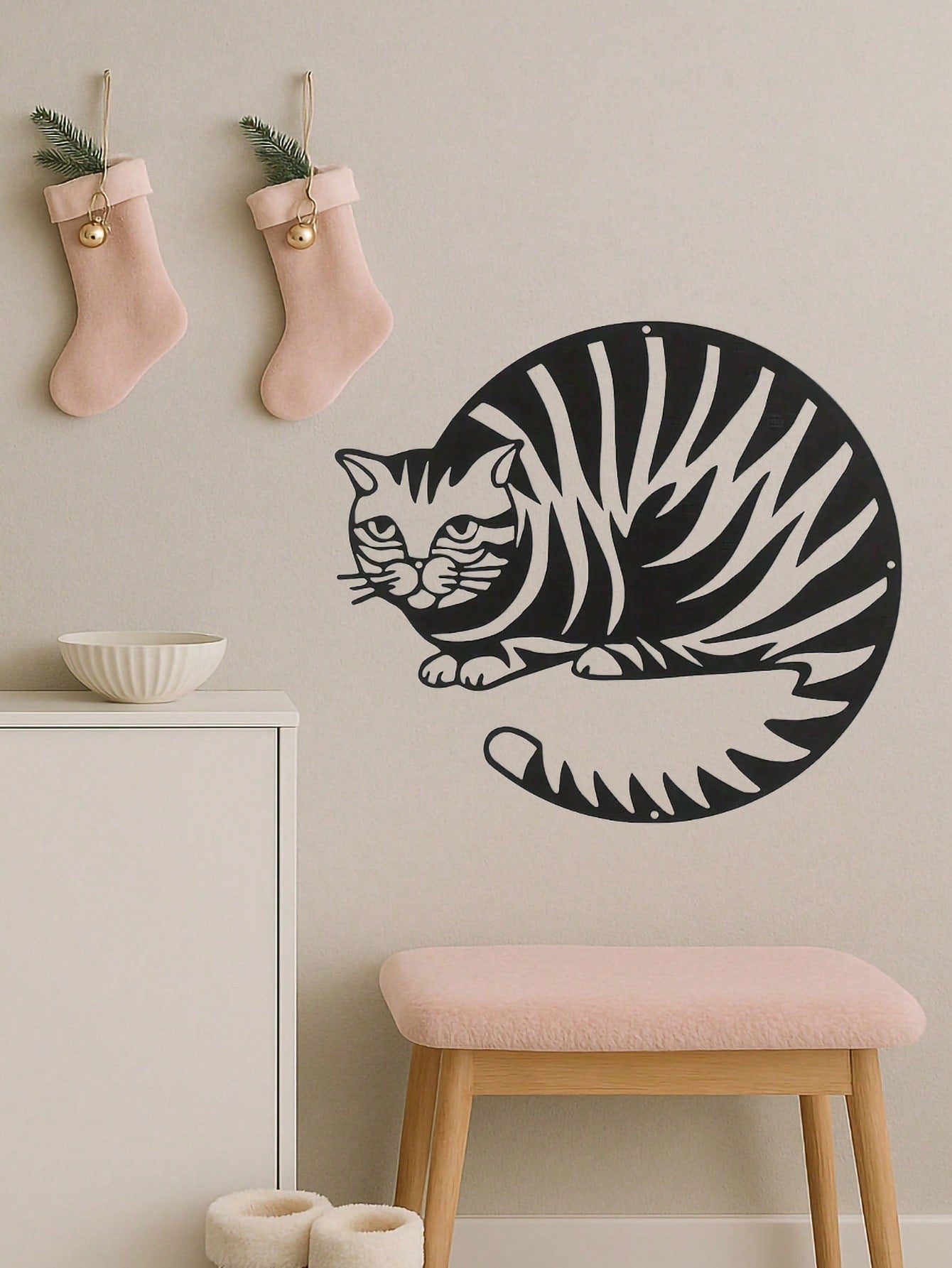 1PC Geometric Cat Wall Art - Mid-Century Modern Metal Silhouette with Angular Lines, Laser Cut Feline Decor for Living Room & Office, Cat Lover Gift,Suitable for Christmas, Halloween, Thanksgiving, Valentine's Day Gifts, Suitable for Modern Home Decor, Ho