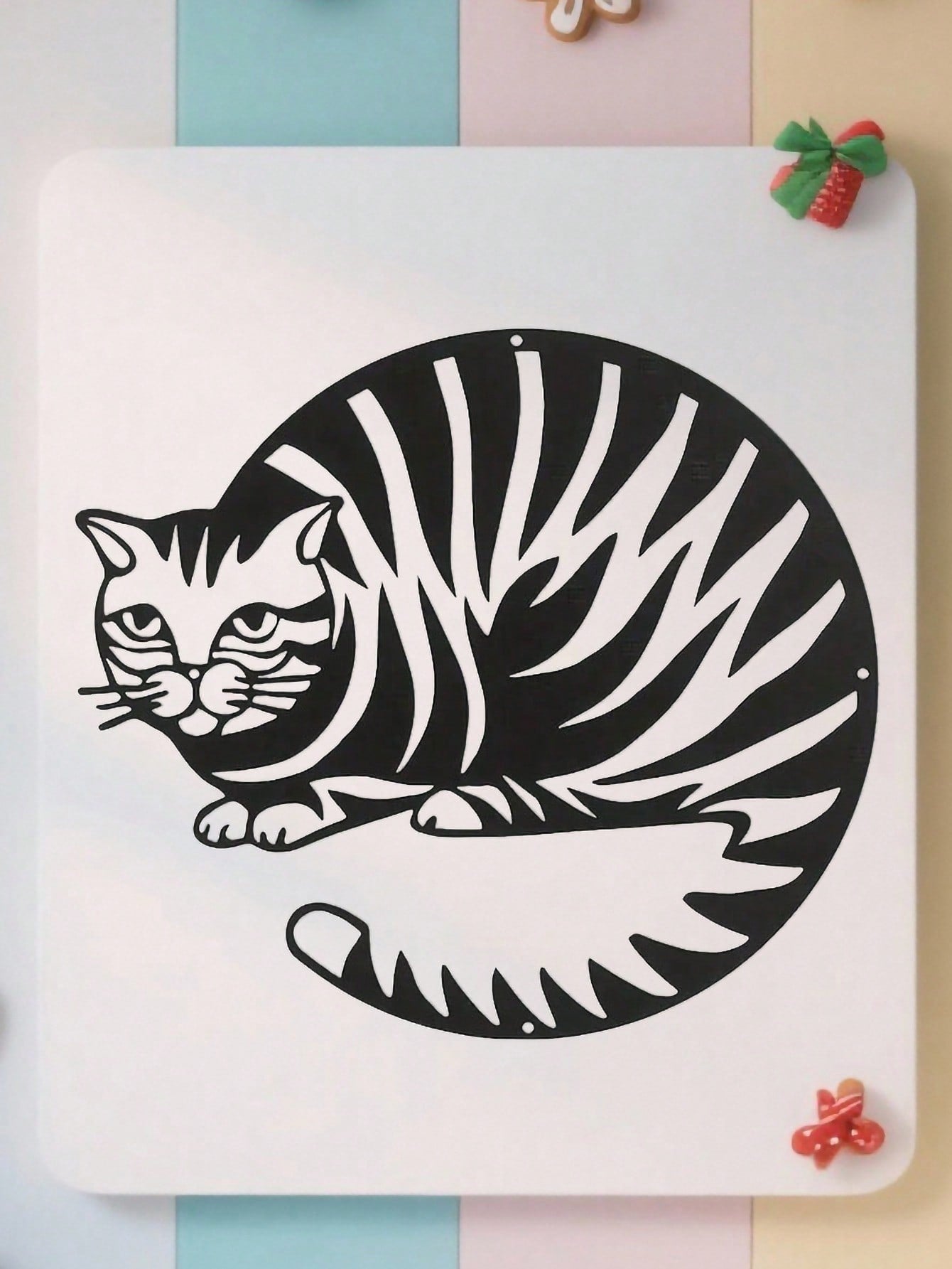 1PC Geometric Cat Wall Art - Mid-Century Modern Metal Silhouette with Angular Lines, Laser Cut Feline Decor for Living Room & Office, Cat Lover Gift,Suitable for Christmas, Halloween, Thanksgiving, Valentine's Day Gifts, Suitable for Modern Home Decor, Ho