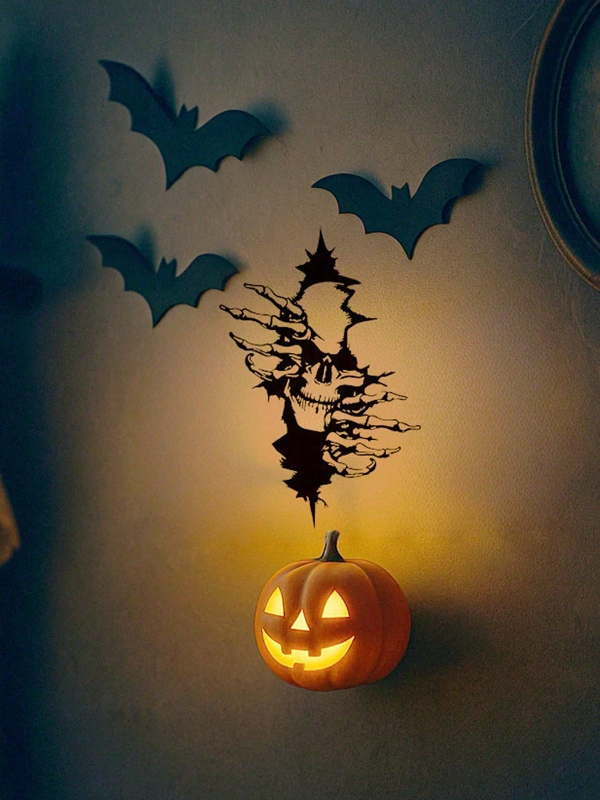 Gothic Skeleton Wall Art - Elegant Halloween metal decor with a haunting allure. This macabre chic sculpture adds a spine-tingling accent to modern interiors, perfect for creating a timeless yet eerie vibe. Ideal for gothic home aesthetics,Suitable for mo