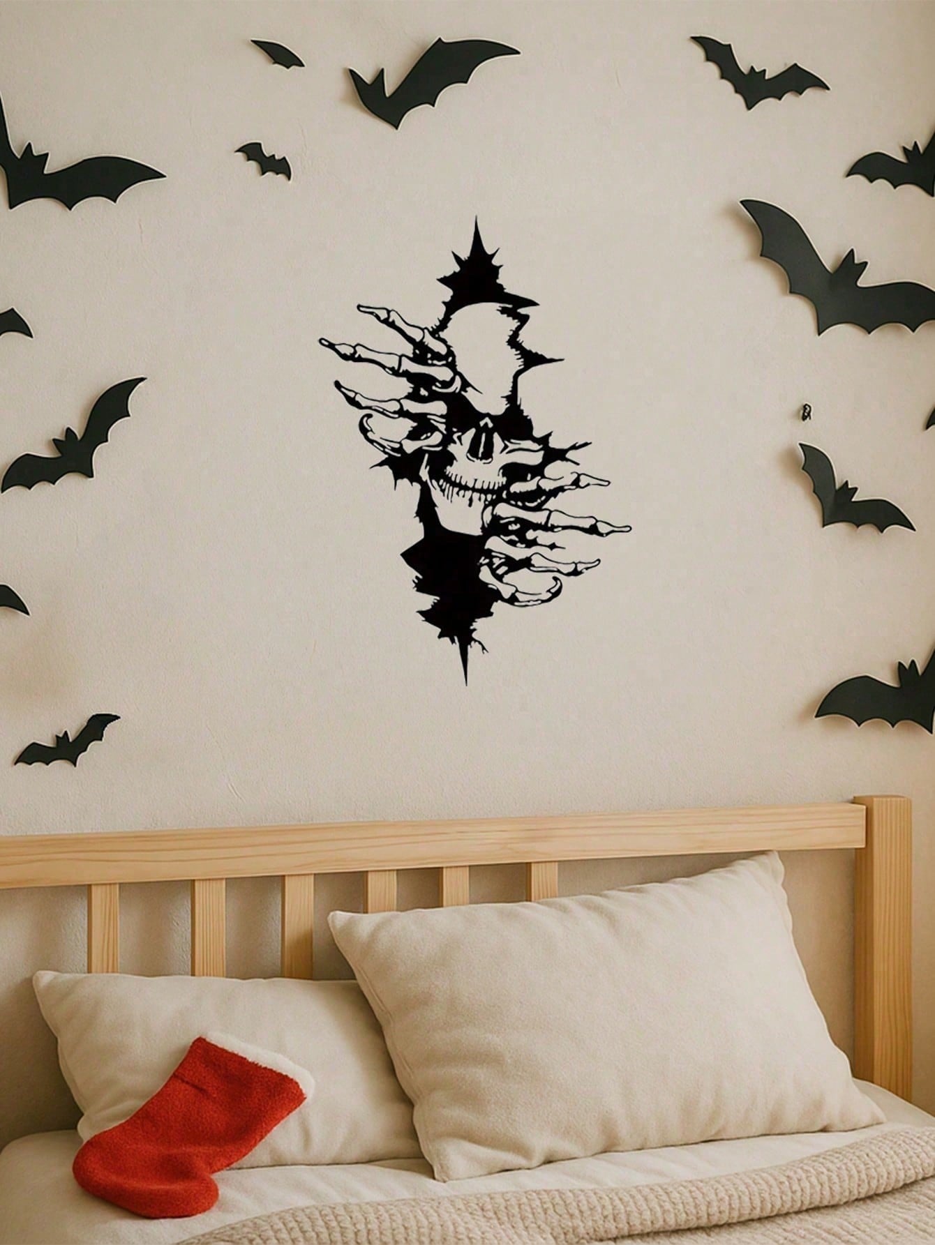 Gothic Skeleton Wall Art - Elegant Halloween metal decor with a haunting allure. This macabre chic sculpture adds a spine-tingling accent to modern interiors, perfect for creating a timeless yet eerie vibe. Ideal for gothic home aesthetics,Suitable for mo