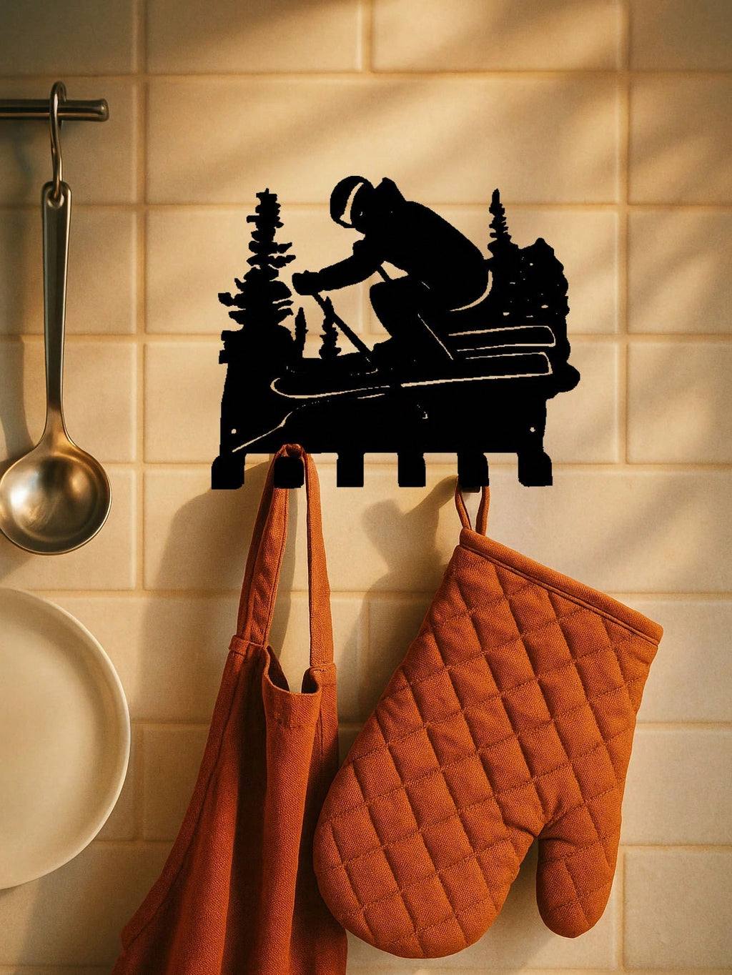 Winter ski-themed metal hooks, creatively designed with ski elements, add fun and vitality to your home. Suitable for multiple scenes like the kitchen, bedroom, and entryway, easily hanging mugs, kitchenware, clothes, and more. They combine artistic appea