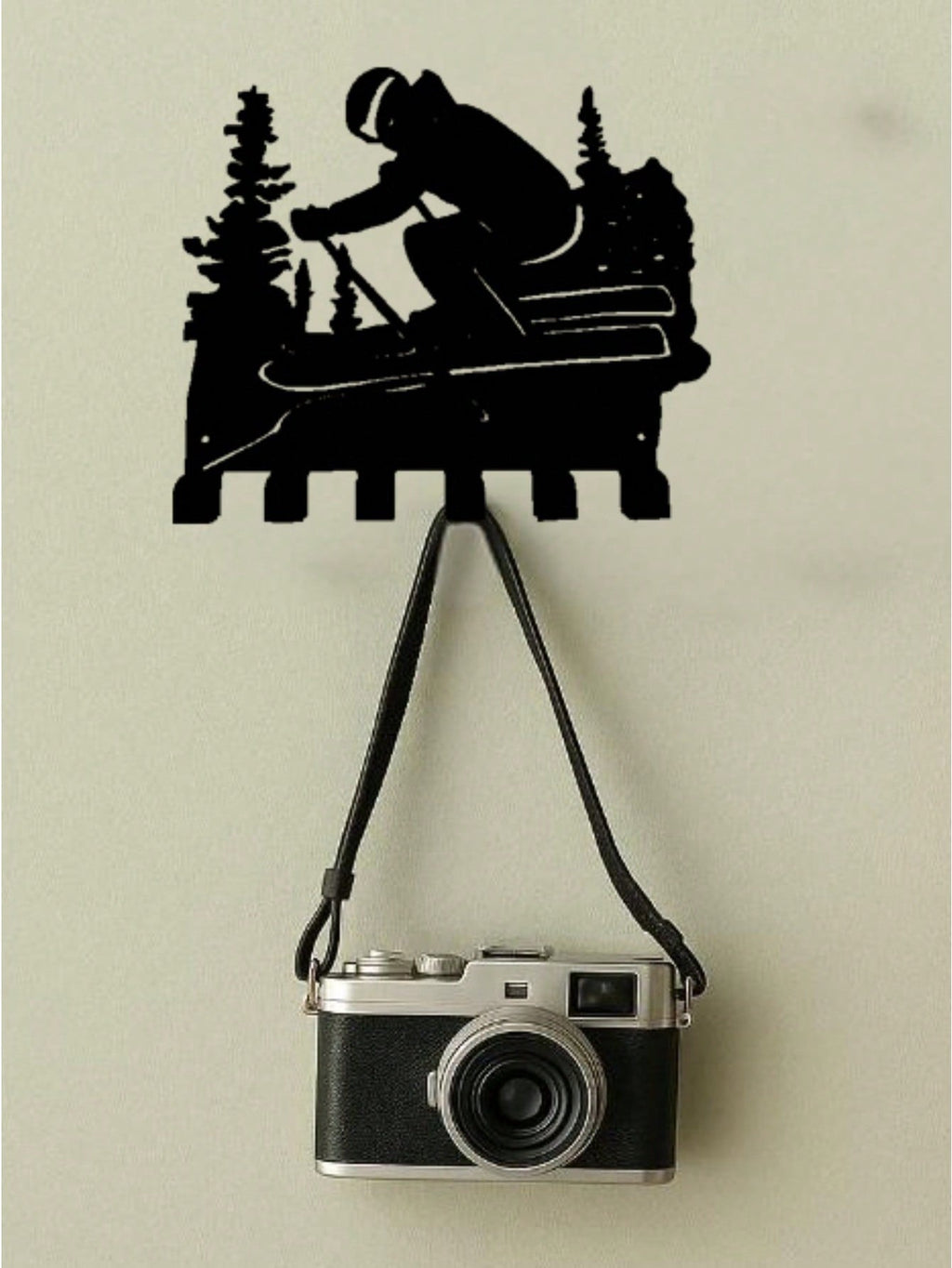 Winter ski-themed metal hooks, creatively designed with ski elements, add fun and vitality to your home. Suitable for multiple scenes like the kitchen, bedroom, and entryway, easily hanging mugs, kitchenware, clothes, and more. They combine artistic appea