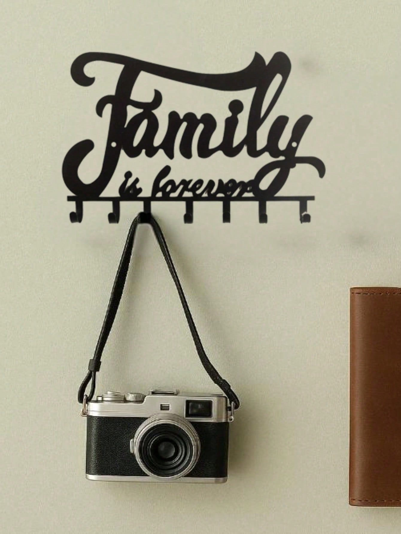 Industrial Chic Wall Organizer With 6 Hooks! This Cast Iron Key Holder Features A Vintage Black Finish For Storing Keys, Coats & Hats. Perfect For Adding Urban Edge To Entryways While Keeping Clutter At Bay,Suitable For Modern Home Decor Main image