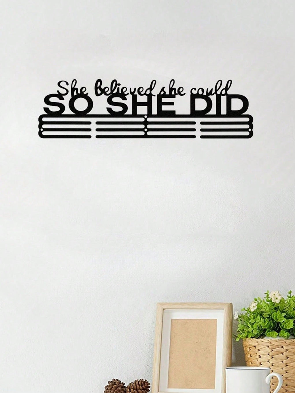 1 Wall Mounted Medal Display Stand With Auxiliary Hook; "She Believed She Could, So She Did It. Never Give Up." Trophy Hanger, Auxiliary Hook; Cheerleading Ribbon, Competitive Gymnastics, Track And Field, Back-Related Ribbon. Suitable For Modern Home Deco
