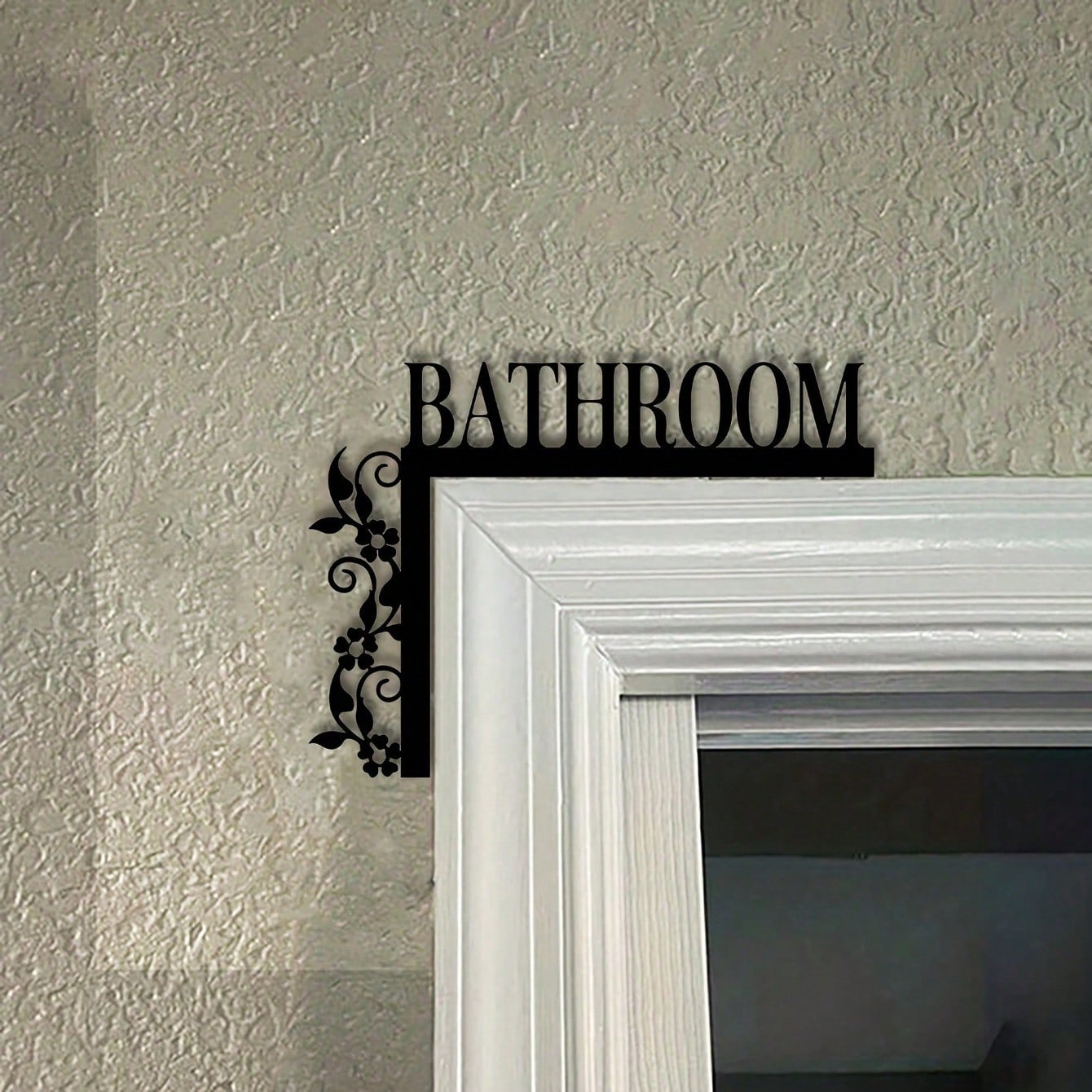 1pc Exquisite Metal Bathroom Door Plate, Wall-Mounted Iron Decorative Plaque, Floral Pattern, Suitable For Home, Indoor And Bathroom Decor