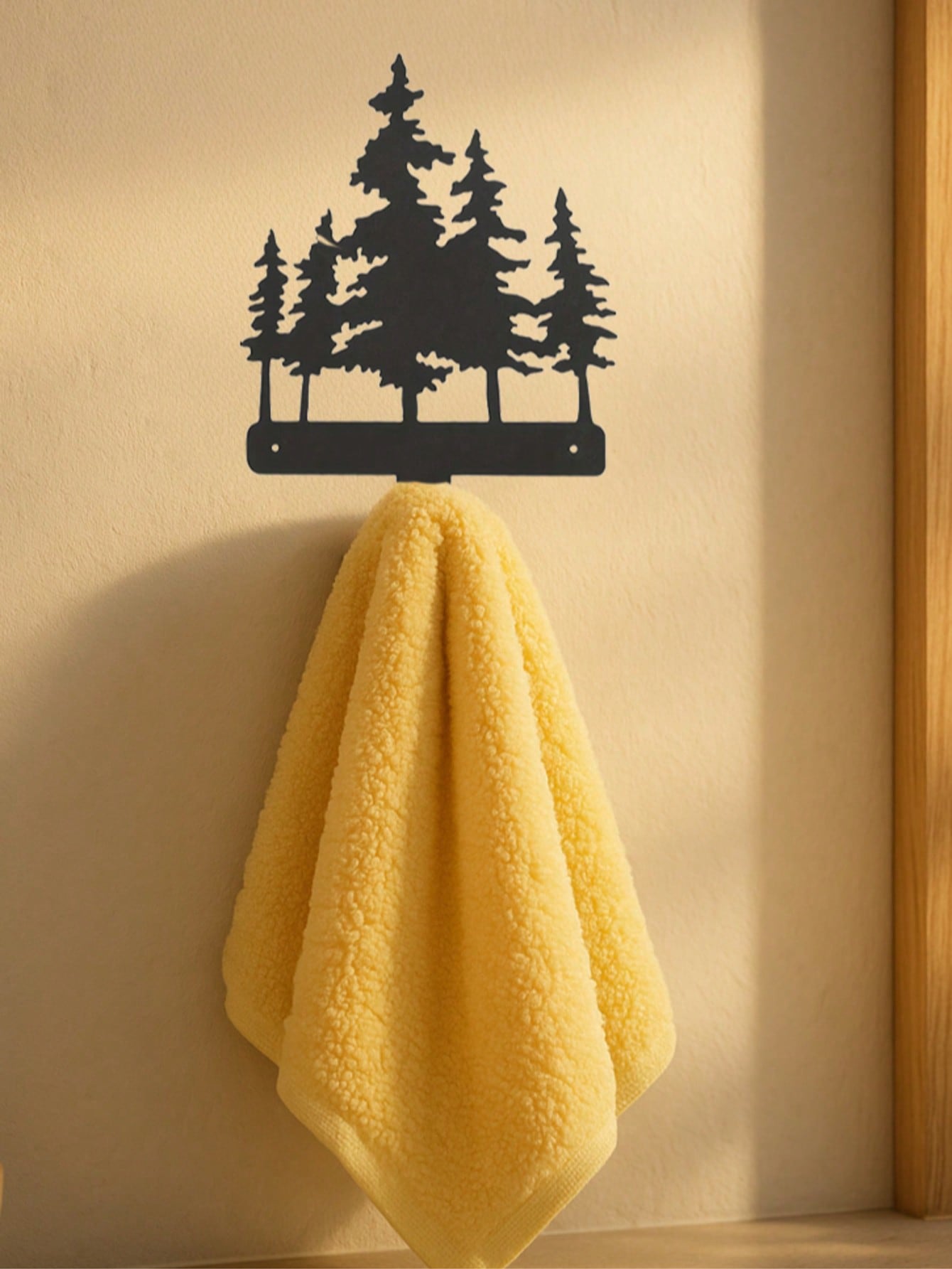 Forest silhouette metal wall hook, creative multi-function storage solution for kitchen, bedroom or porch. Perfect for hanging coats, bags and keys while adding rustic winter charm to your home decor. Main image