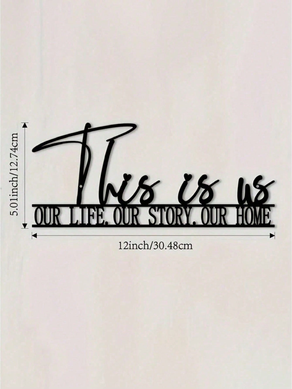 1 piece "This is us, our life, our story, our home" metal wall decoration – a stylish home decor perfect for bedrooms, living rooms, or bathrooms. Made with high-quality materials and a century-old baking paint process