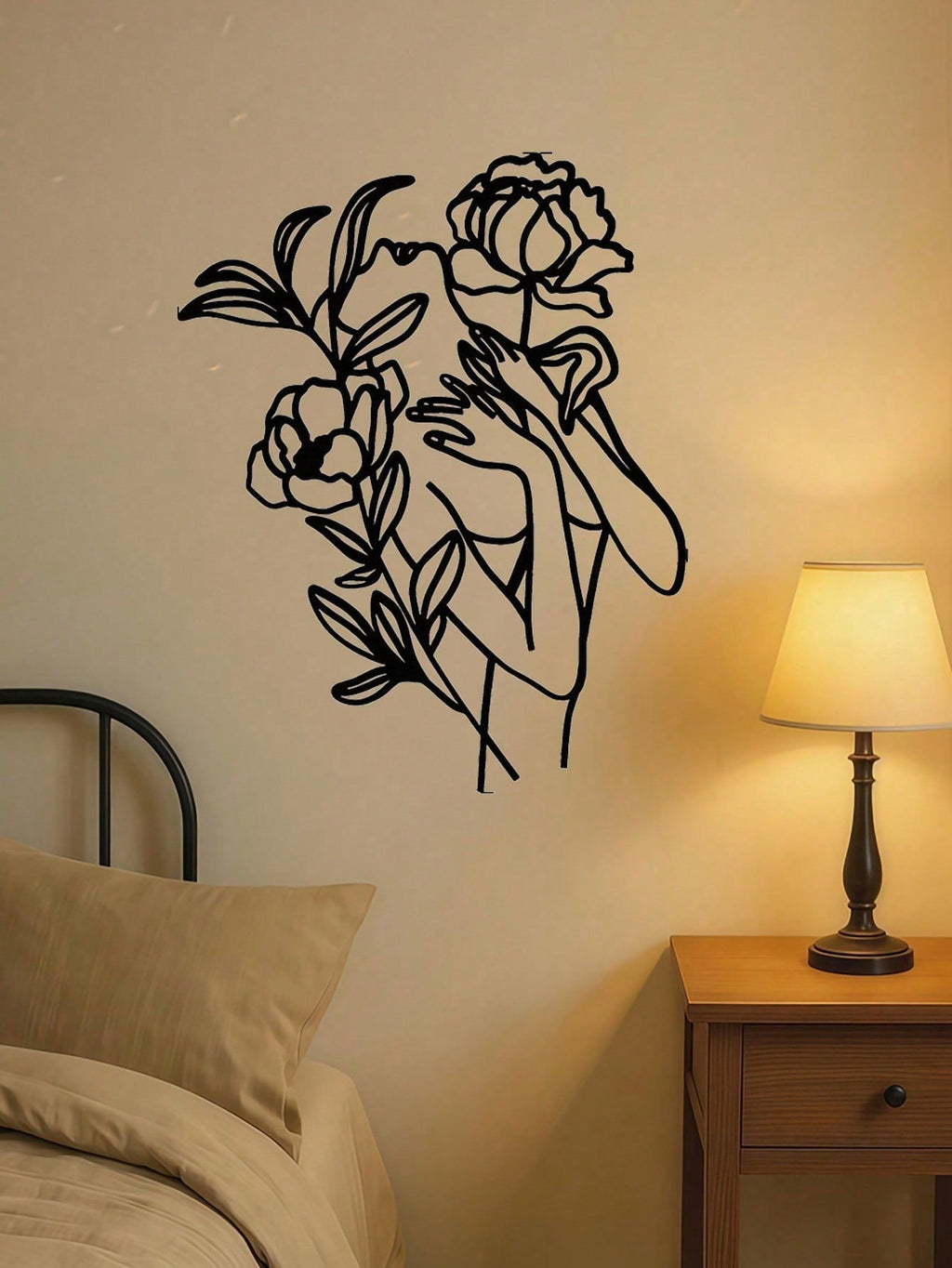 Gothic floral women's wrought iron wall decoration - Exquisite laser-cut metalwork, showing elegant female silhouettes and intricate plant patterns. Can add luster to the living room and bedroom.