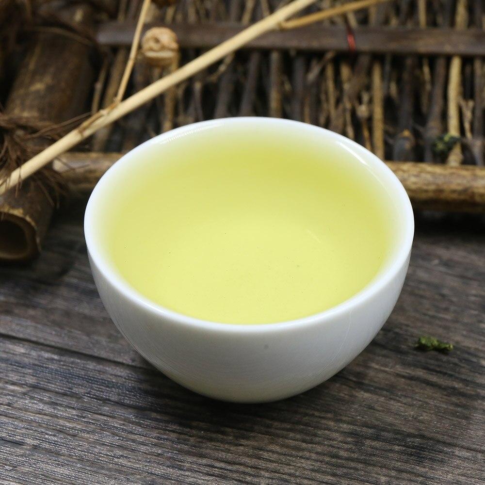 Spring Chinese Oolong Tea Tie Guan Yin in vacuum packaging 125g 真空包装125克春茶乌龙茶铁观音