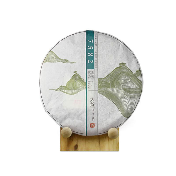 HelloYoungTea TAETEA 7582 * Classic Raw Pu'er Tea Menghai Dayi Puer Tea Cake Green 2014 357g
