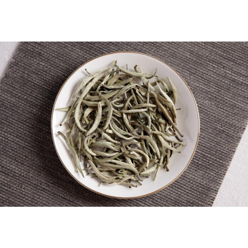 Pu'er raw tea white hair silver needle white hair single bud moonlight white tea
