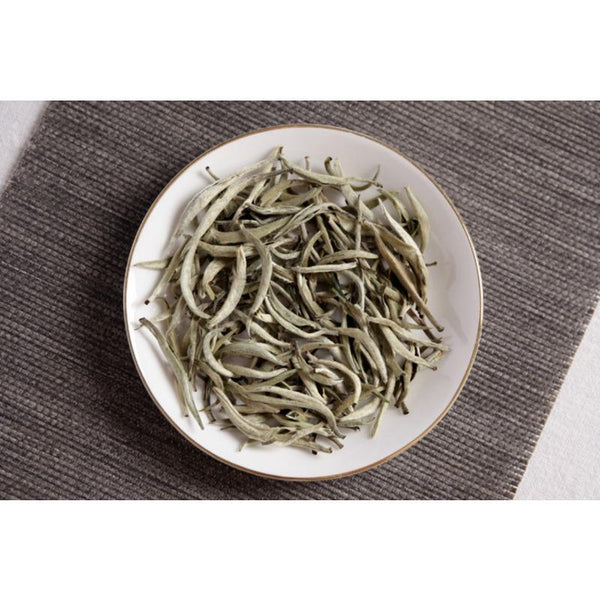 Pu'er raw tea white hair silver needle white hair single bud moonlight white tea