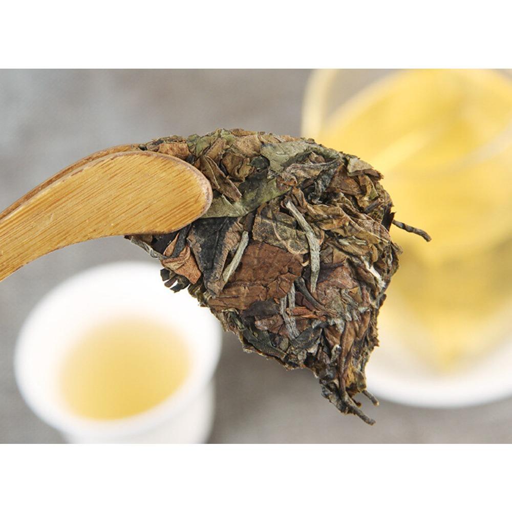 Yunnan High Mountain Old Tree White Tea Cake 100g Xiao Bai Tian Bai Cha 云南高山老树白茶饼 100克 小白甜白茶