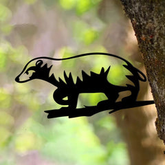 CIFbuy™ 1pc Metal Badger on Branch Silhouette with Hammer Stake - Outdoor Statue, Rustic Decor Perfect for Home & Garden, Memorable Housewarming Gift for Friends & Family, Wall Sculptures, Sturdy Iron Craft, Collectible Figurines.
