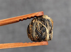 HelloYoung60g China Yunnan Dianhong Black Tea Handmade Small Golden Ball Canned Black Tea
