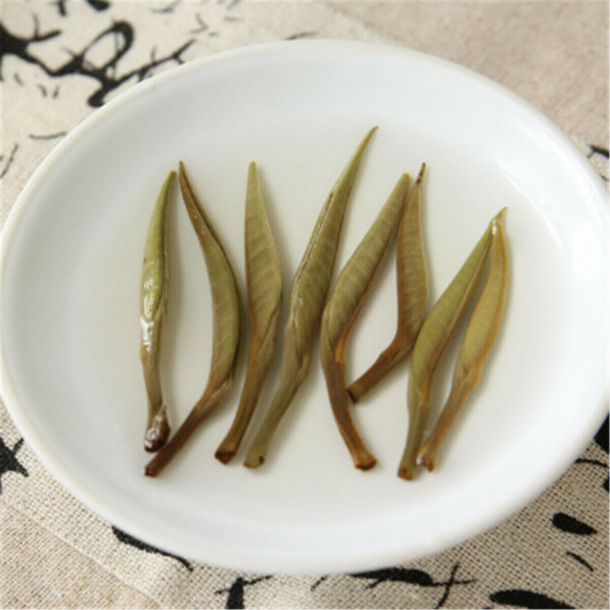 HelloYoung Organic White Tea Bai Hao Yin Zhen Silver Needle White Tea Loose Leaf Buds Tea