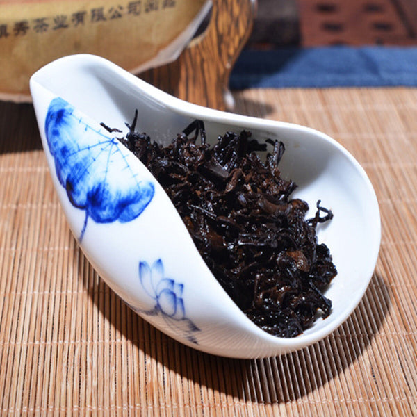 Organische Kompresse Gekochten Puer Tee Old Tree Pu-Erh Tee Kuchen 357g