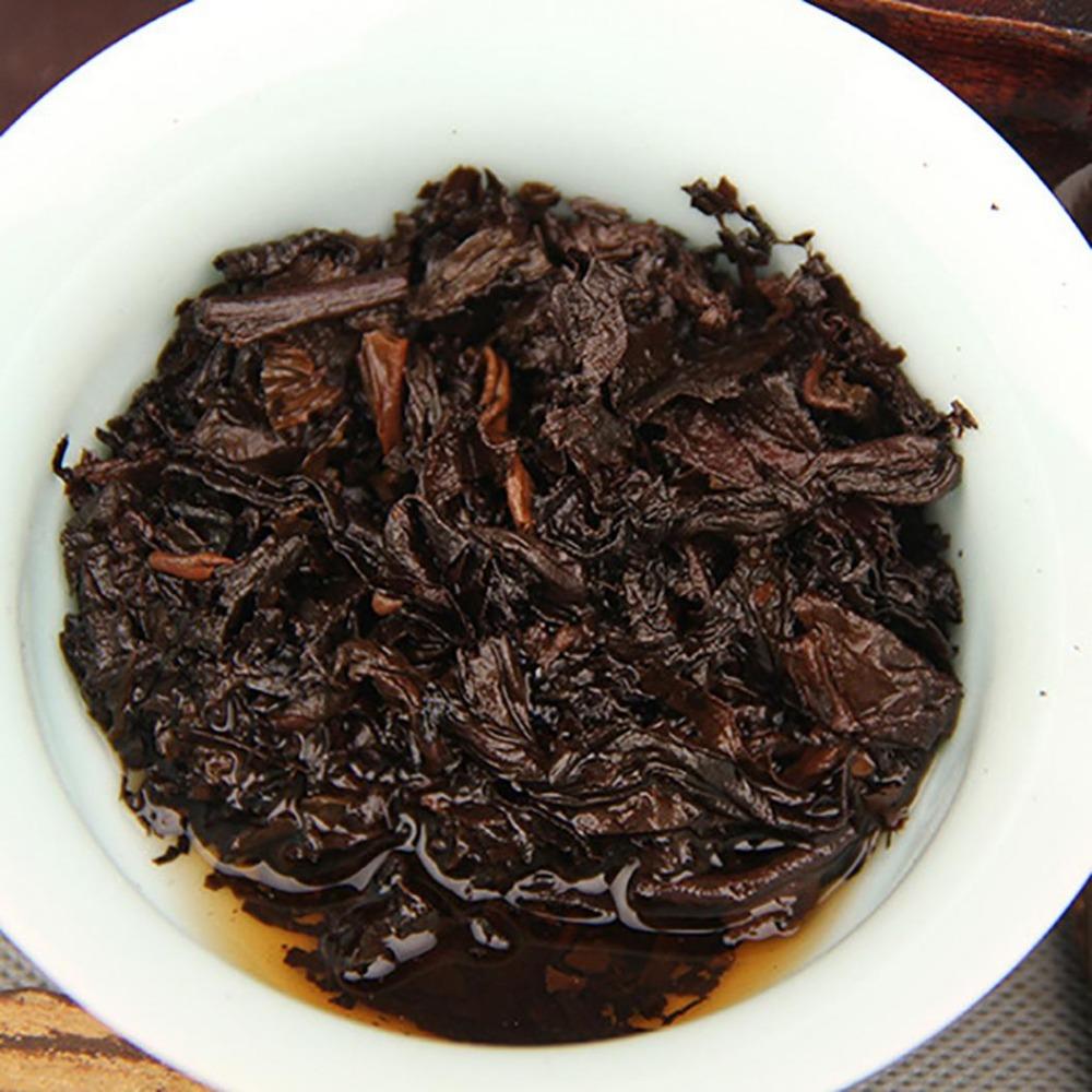 HelloYoungTea 250g Classic Yunnan Chinese Pu'er Tea Gift Package 250克经典云南中国普洱茶礼盒装