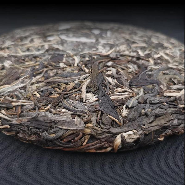 357g Yunnan Pu-erh Tea Laobanzhang Puerh Raw Tea Cake Chinese Pu'er Green Tea 357克云南普洱茶 老班章普洱生茶饼 中国普洱绿茶