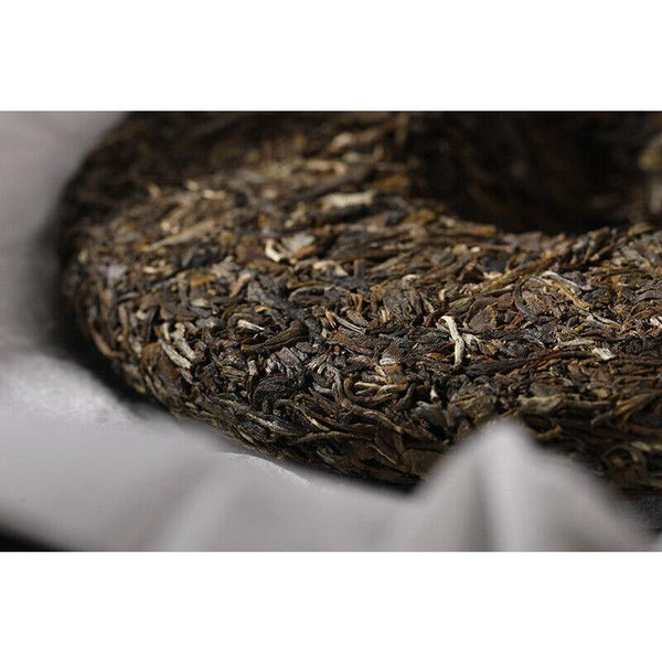 HelloYoungTea Yunnan Pu'er Tea Yiwu Ancient Tree 357g Pu'er Raw Tea Cake with Orchid Aroma